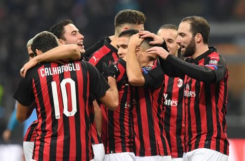  AC米兰防线送礼，惨遭弱旅羞辱  